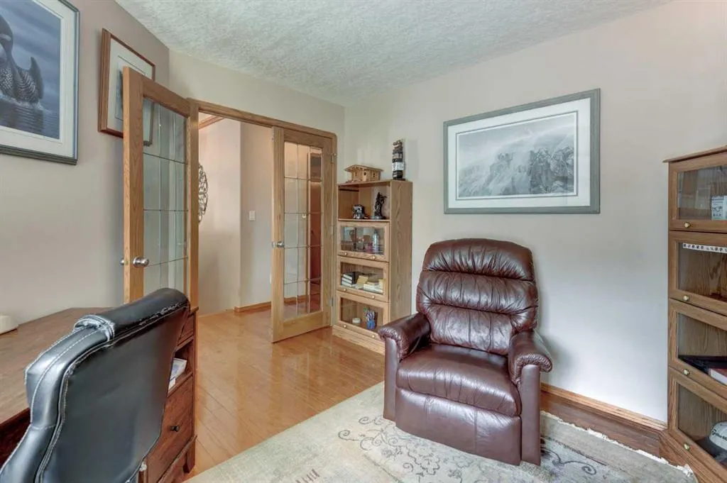3 Strathmore Lakes Bay