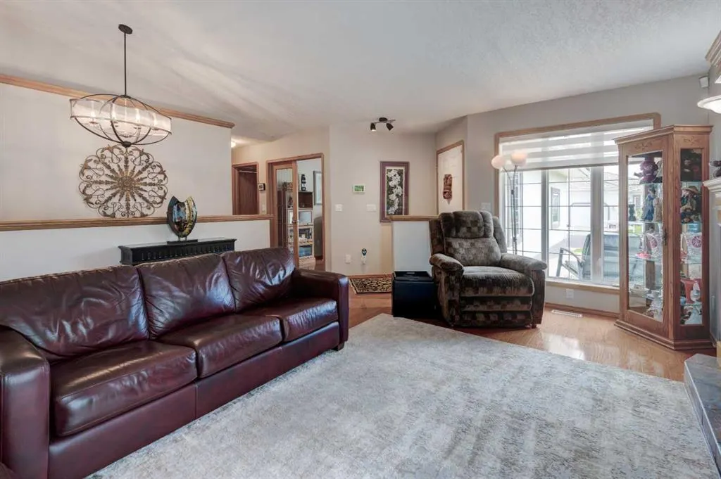 3 Strathmore Lakes Bay