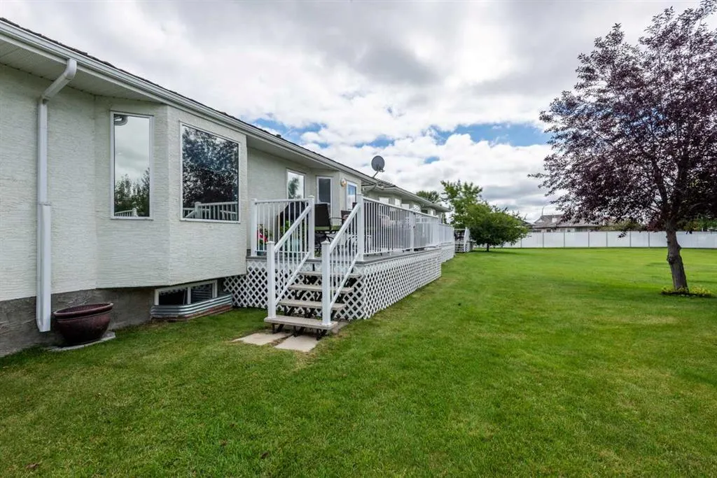 3 Strathmore Lakes Bay