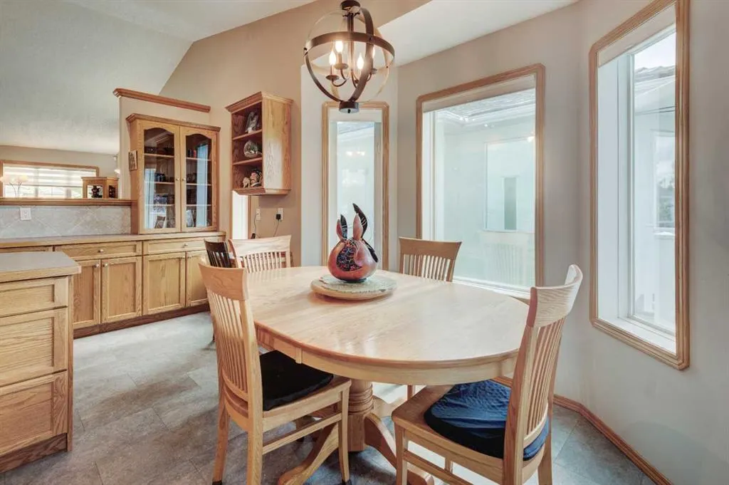 3 Strathmore Lakes Bay