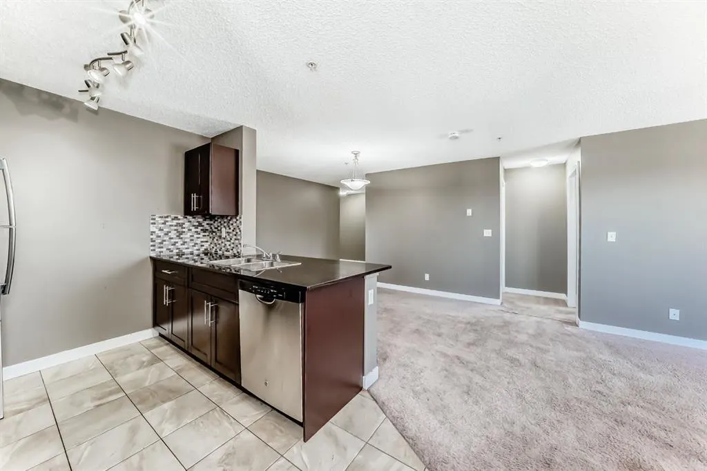 15 Saddlestone Way NE, #302