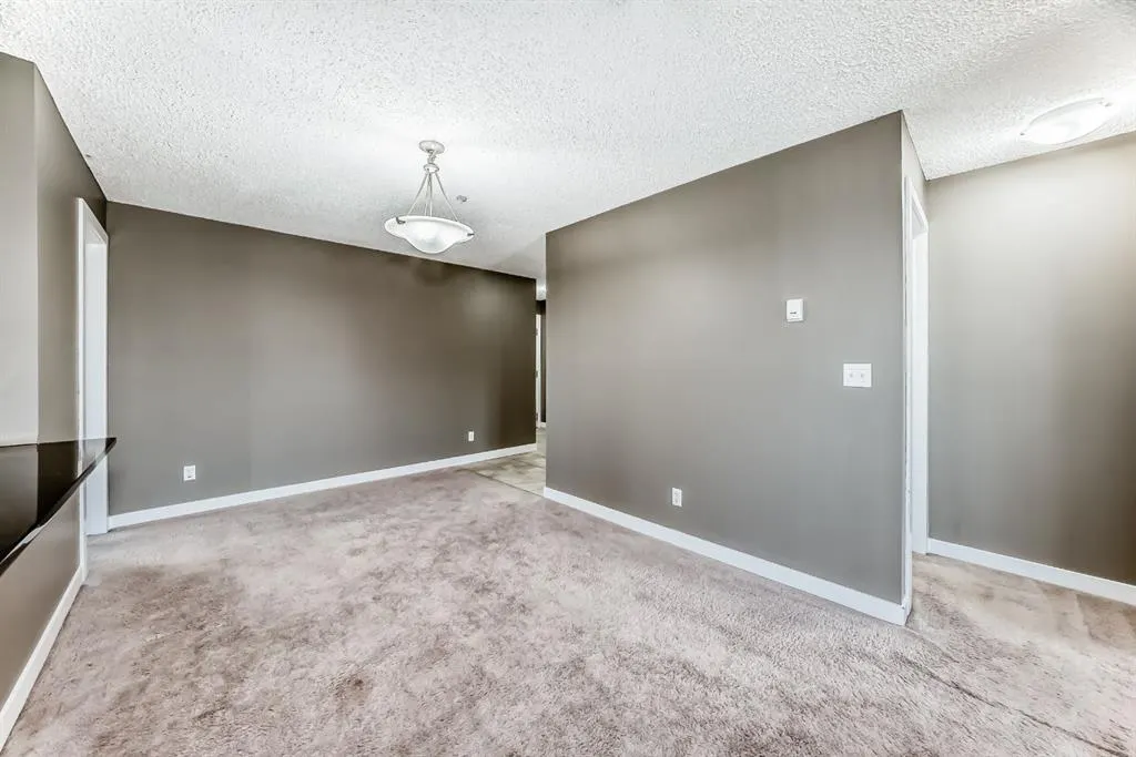 15 Saddlestone Way NE, #302