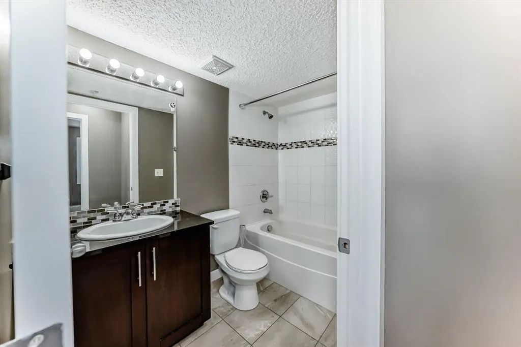 15 Saddlestone Way NE, #302