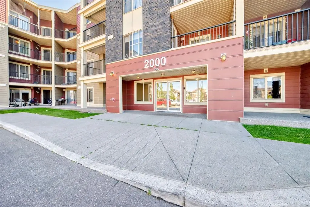 15 Saddlestone Way NE, #302