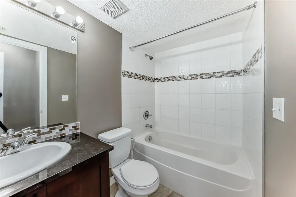 15 Saddlestone Way NE, #302