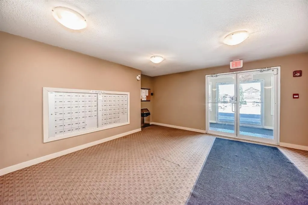 15 Saddlestone Way NE, #302
