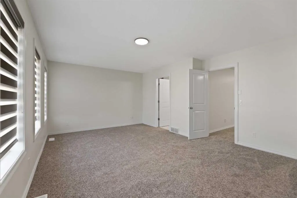 27 Copperstone Crescent SE