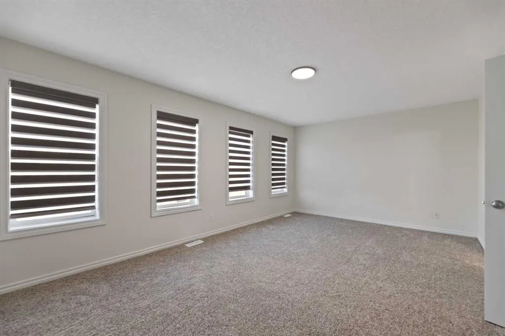 27 Copperstone Crescent SE