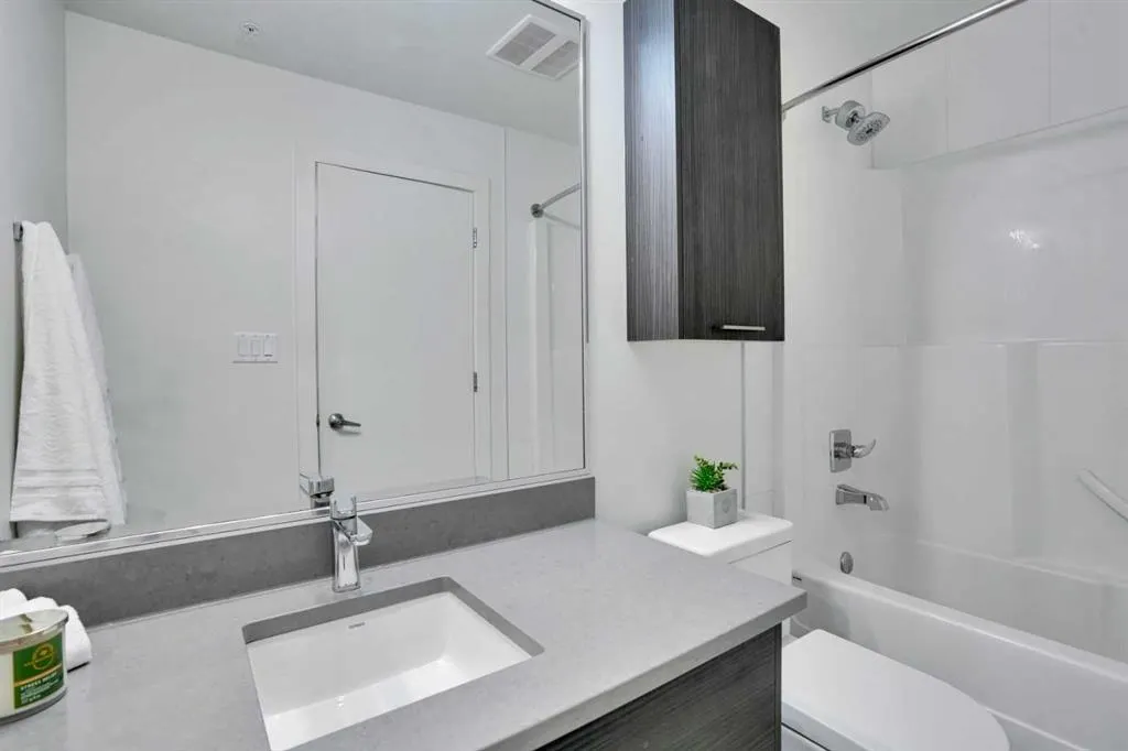 624 8 Avenue SE, #405