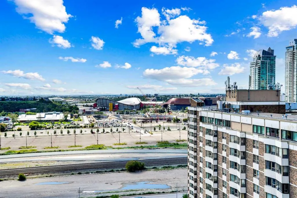 624 8 Avenue SE, #405