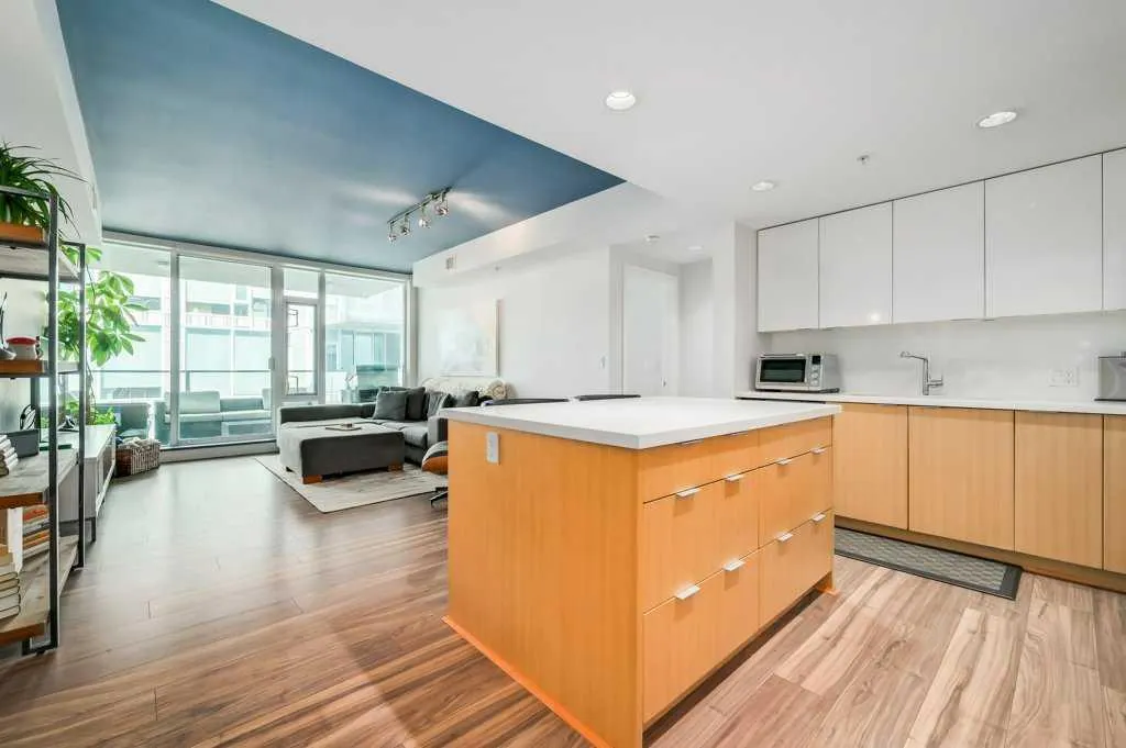 560 6 Avenue SE, #410
