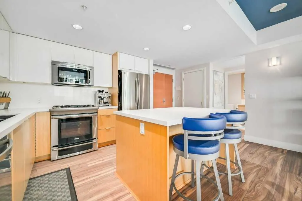 560 6 Avenue SE, #410