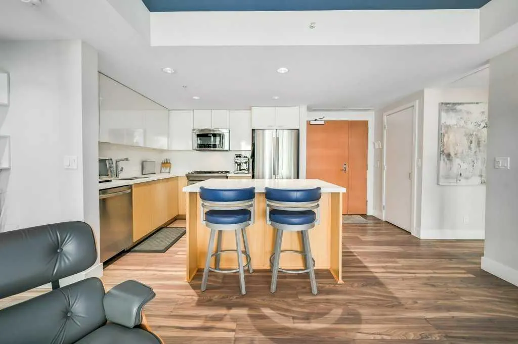 560 6 Avenue SE, #410