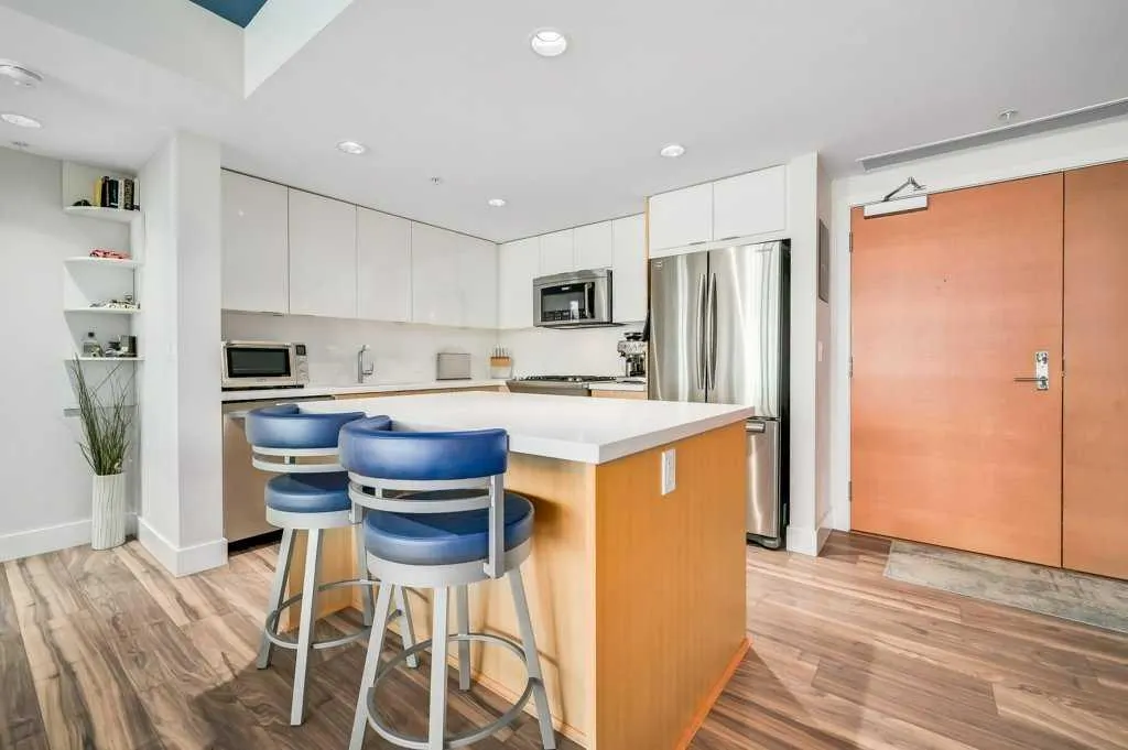 560 6 Avenue SE, #410