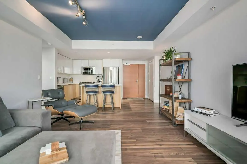 560 6 Avenue SE, #410