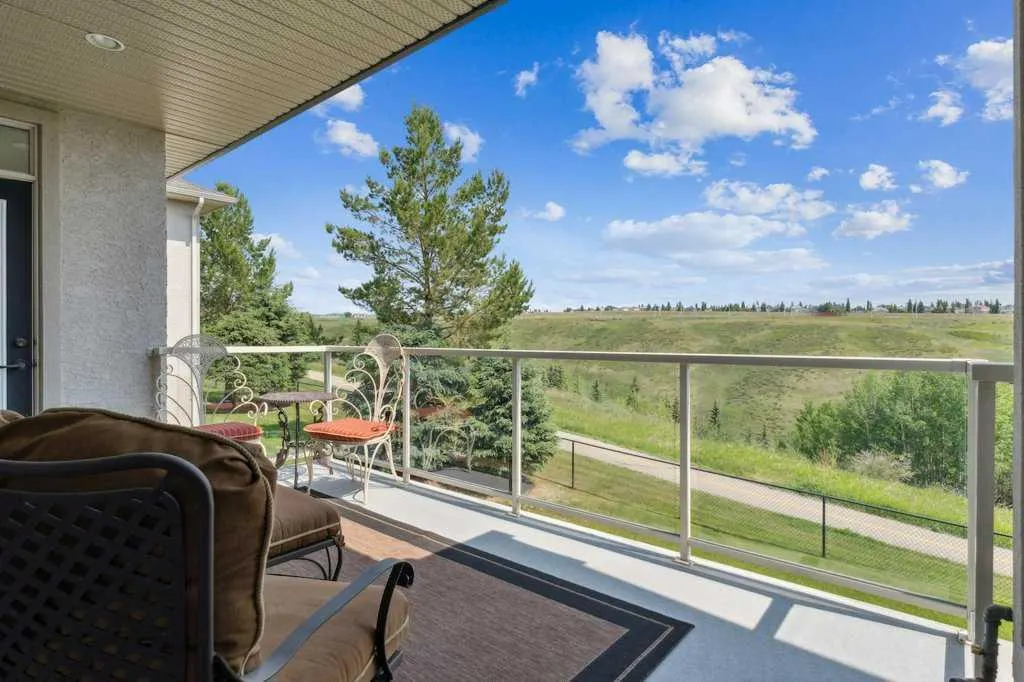 156 Tuscany Ravine Heights NW