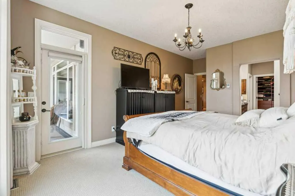 156 Tuscany Ravine Heights NW