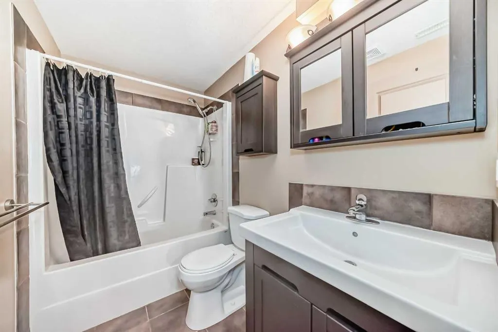 41 Canyoncrest Point W