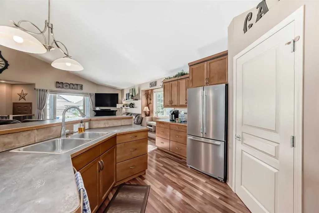 41 Canyoncrest Point W