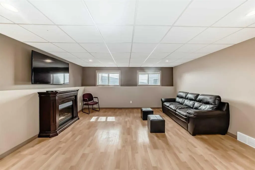 41 Canyoncrest Point W