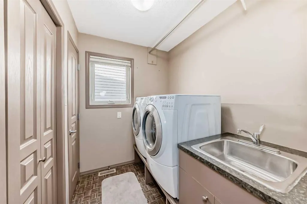 41 Canyoncrest Point W