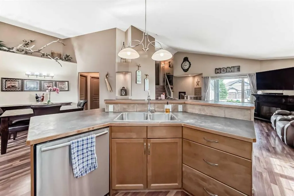 41 Canyoncrest Point W