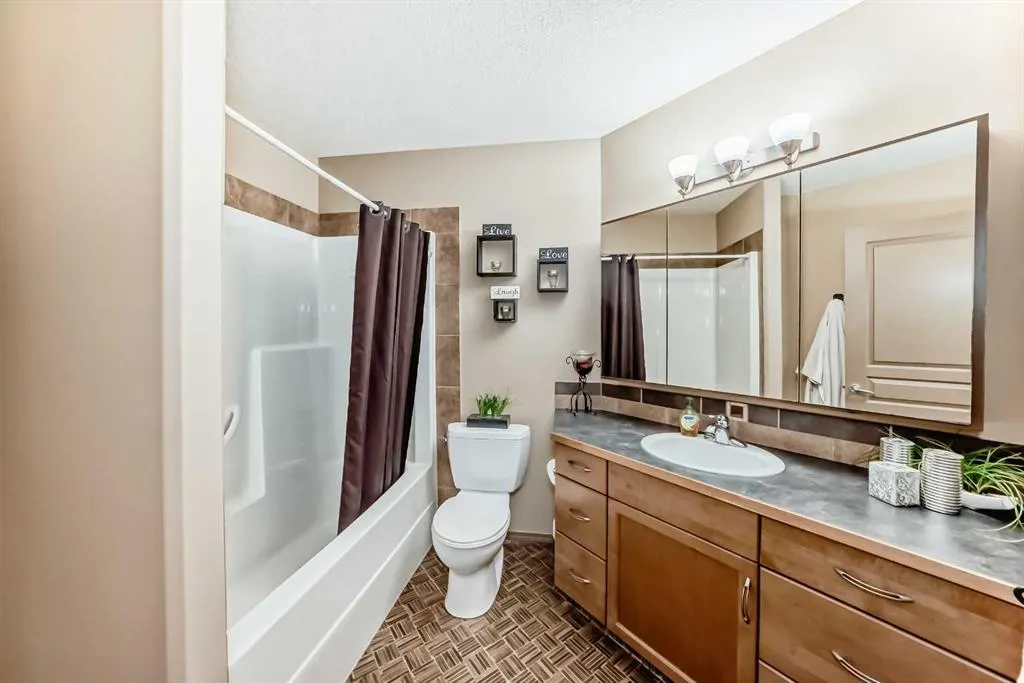 41 Canyoncrest Point W