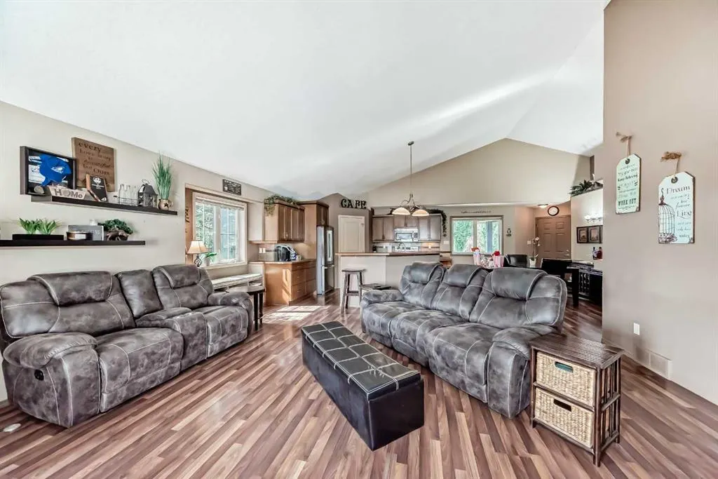 41 Canyoncrest Point W