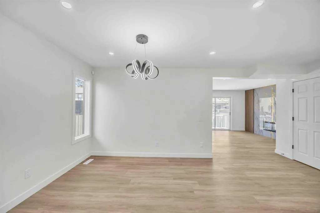 6556 Martingrove Drive NE