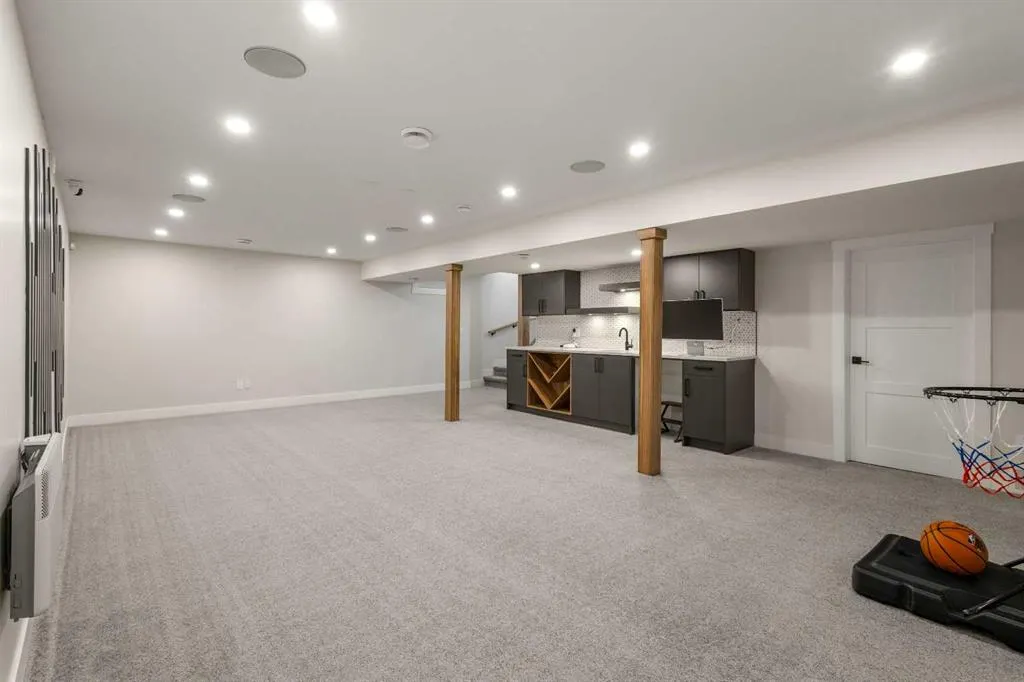 119 Silver Brook Road NW
