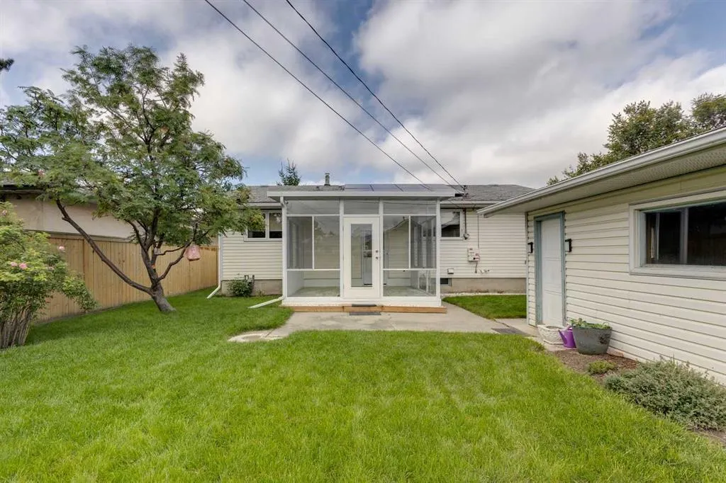 27 Pensacola Close SE