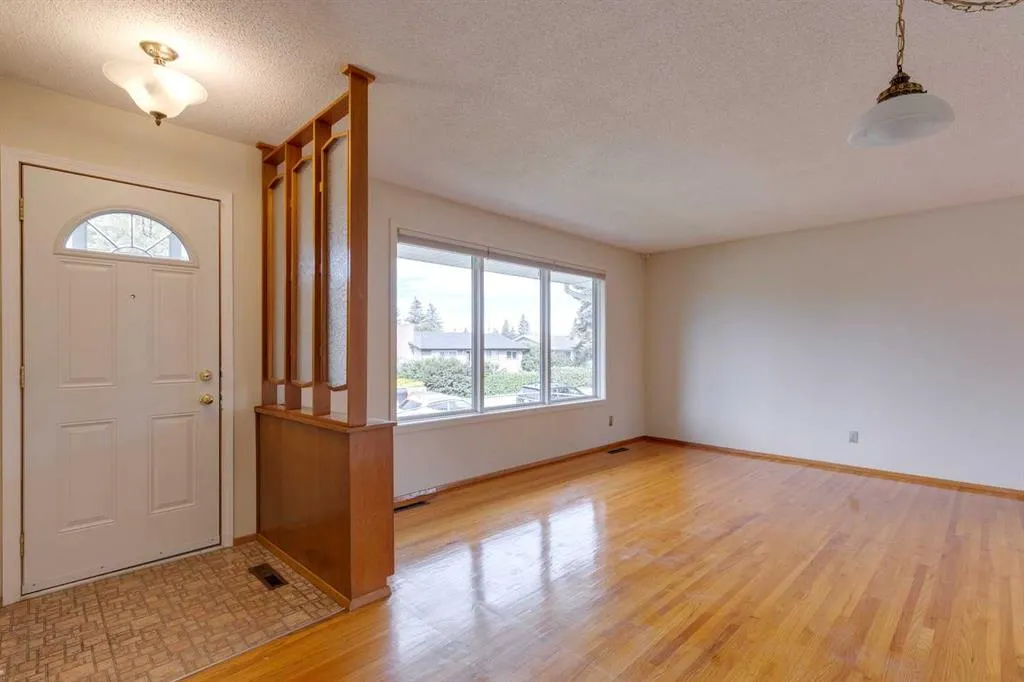 27 Pensacola Close SE