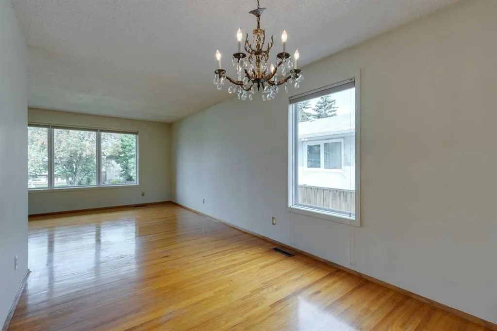 27 Pensacola Close SE