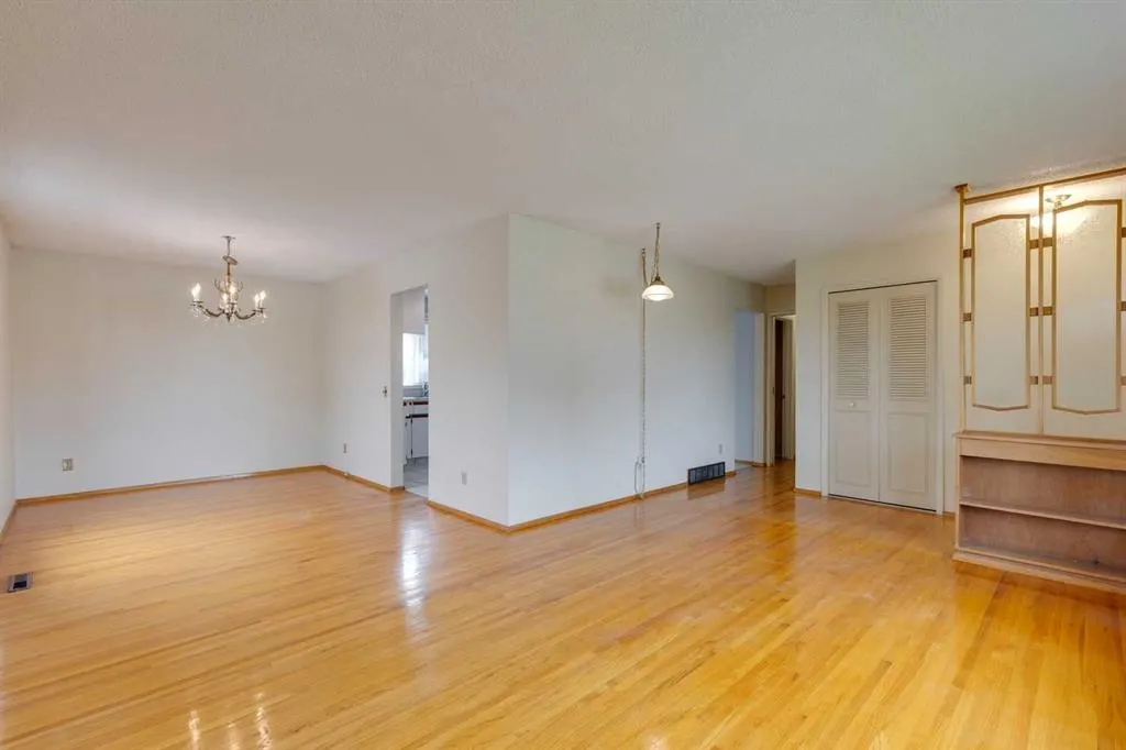 27 Pensacola Close SE
