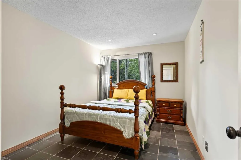51 Redwood meadows Drive