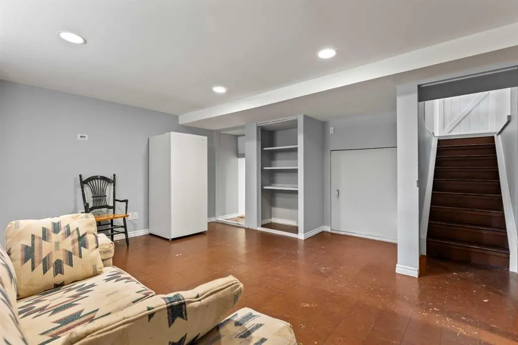 51 Redwood meadows Drive