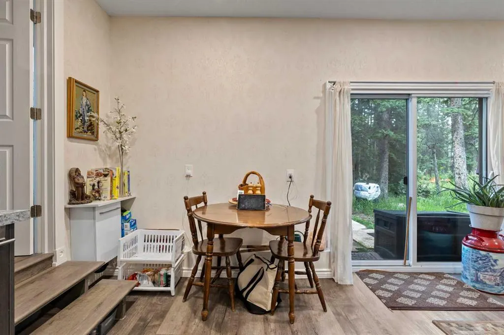 51 Redwood meadows Drive