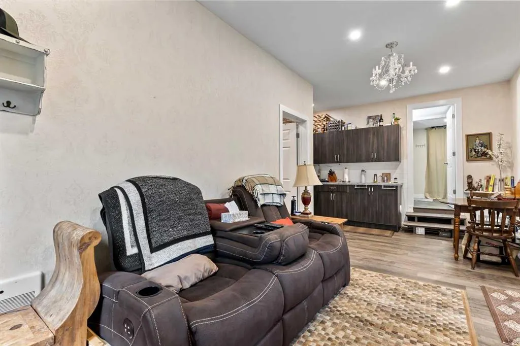 51 Redwood meadows Drive