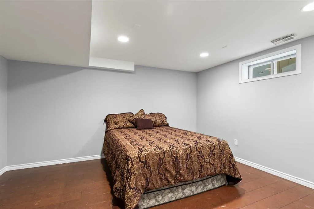 51 Redwood meadows Drive