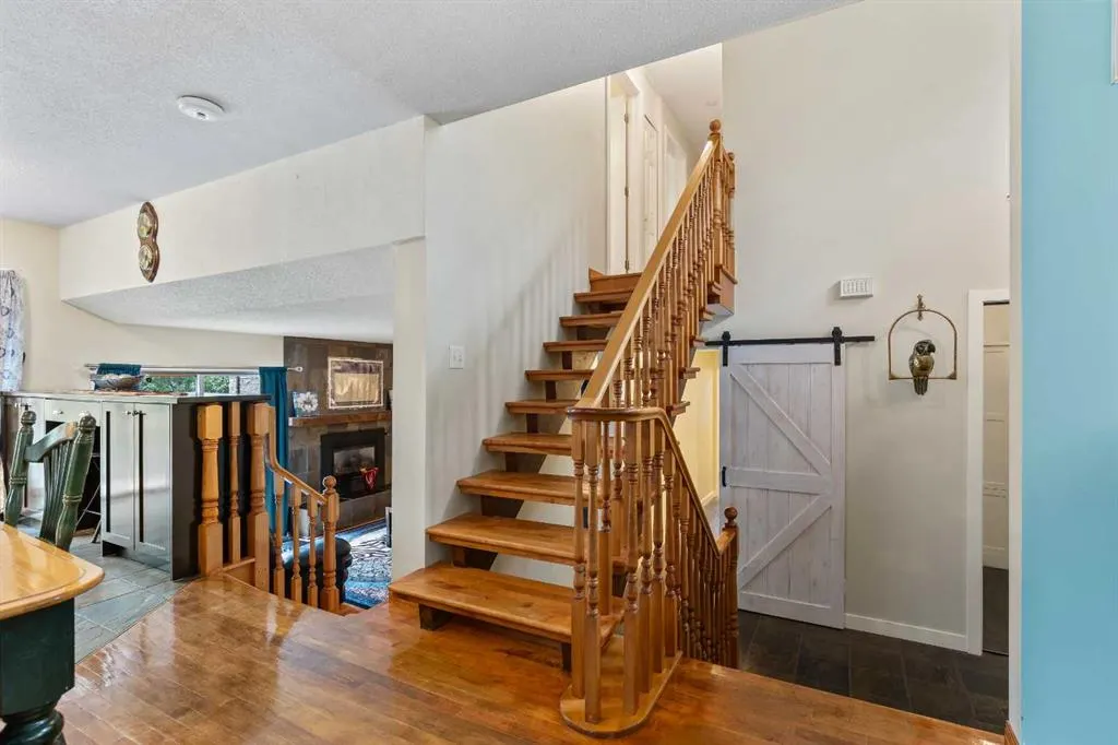 51 Redwood meadows Drive