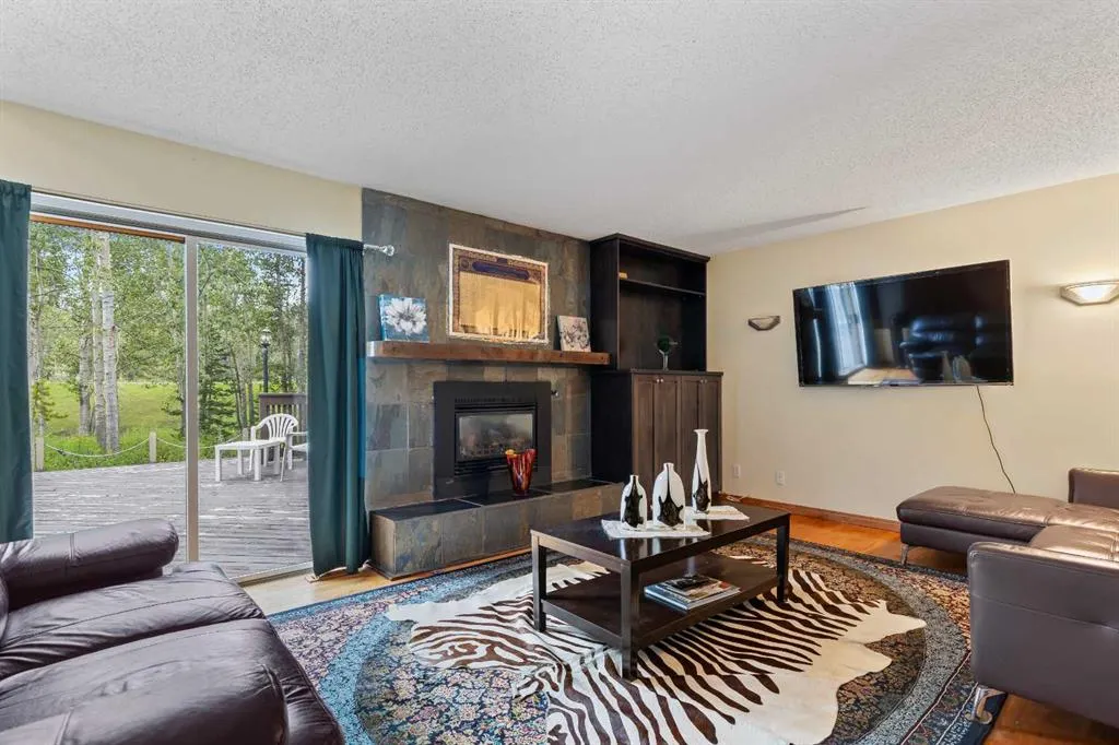 51 Redwood meadows Drive