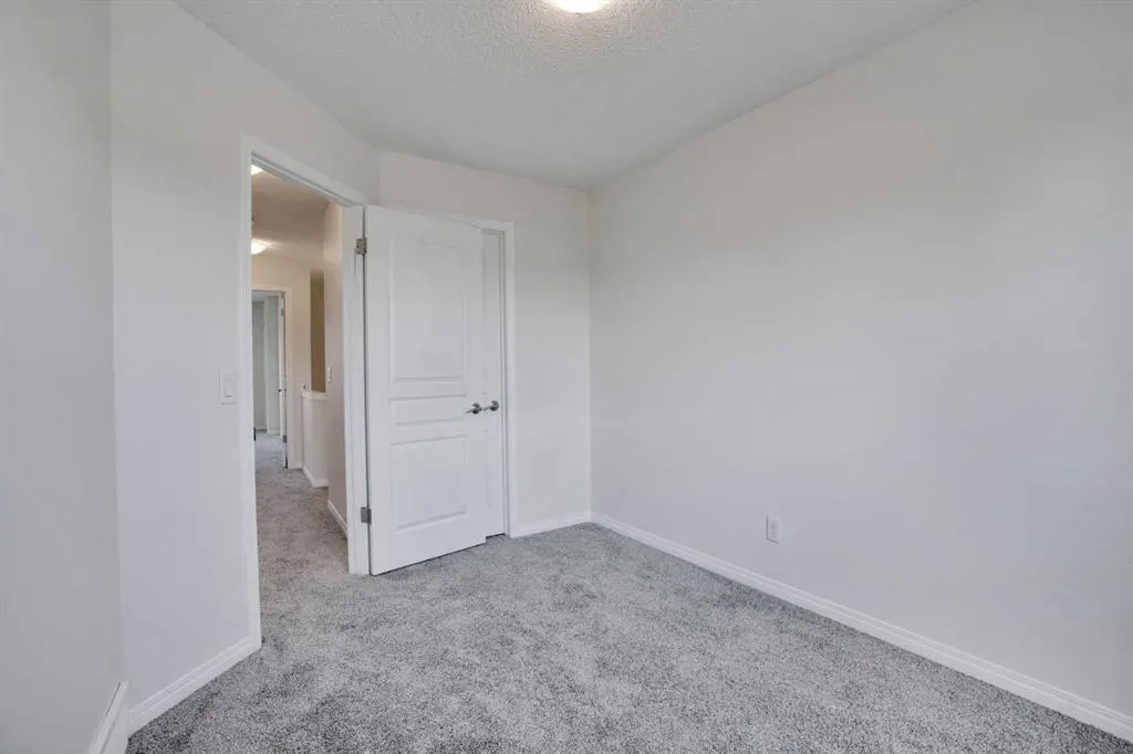 221 Elgin Meadows Park SE