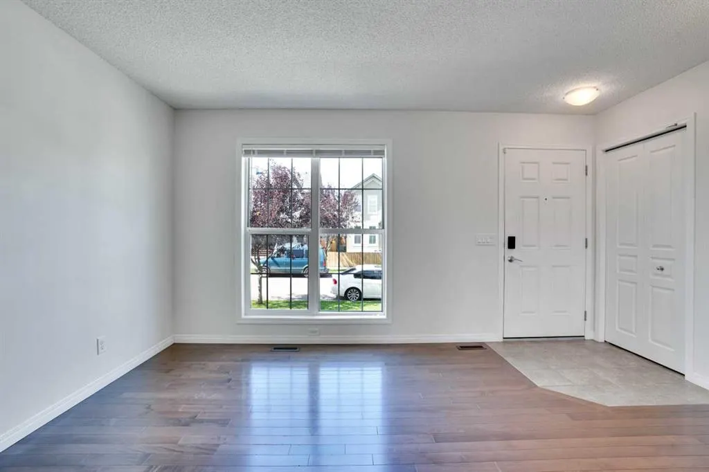 221 Elgin Meadows Park SE