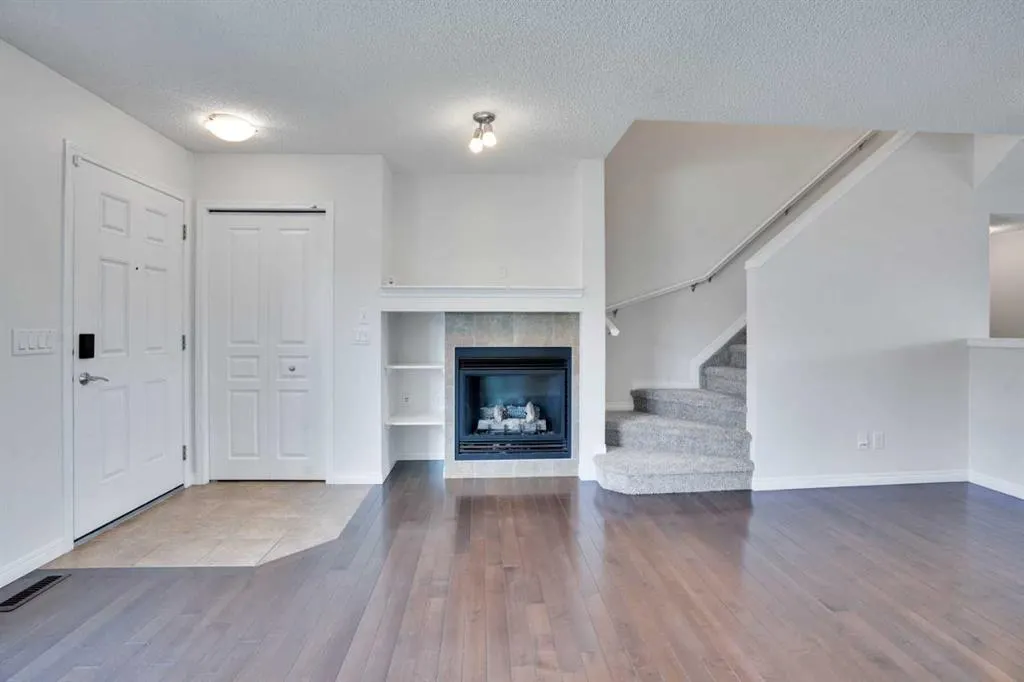 221 Elgin Meadows Park SE
