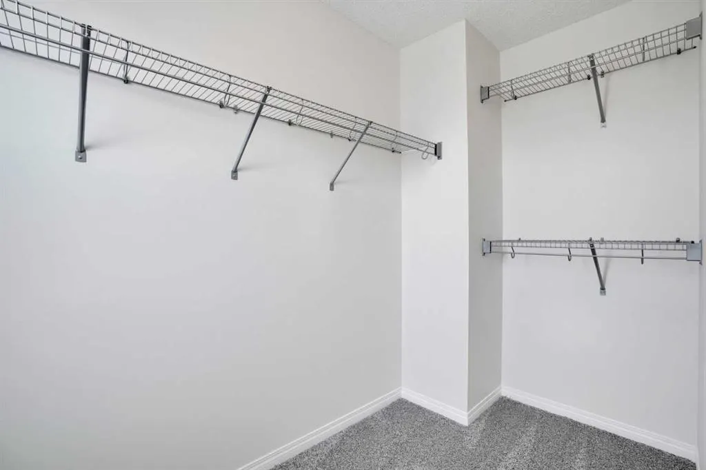 221 Elgin Meadows Park SE
