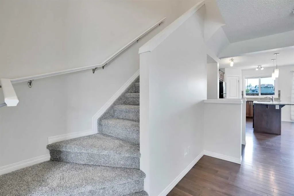 221 Elgin Meadows Park SE