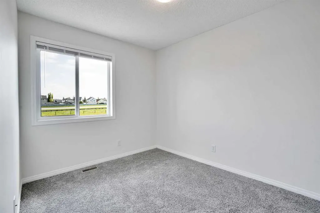 221 Elgin Meadows Park SE