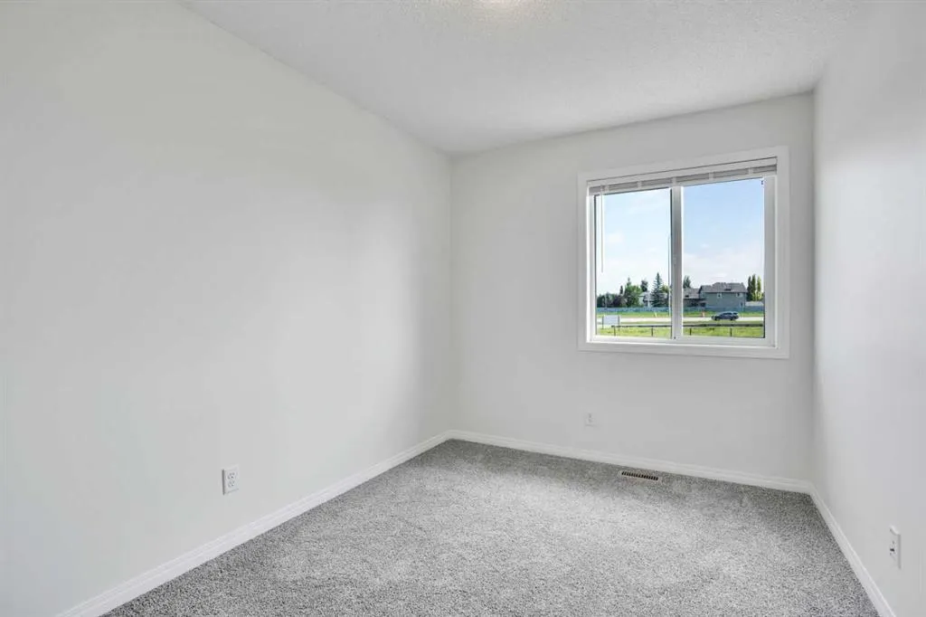 221 Elgin Meadows Park SE