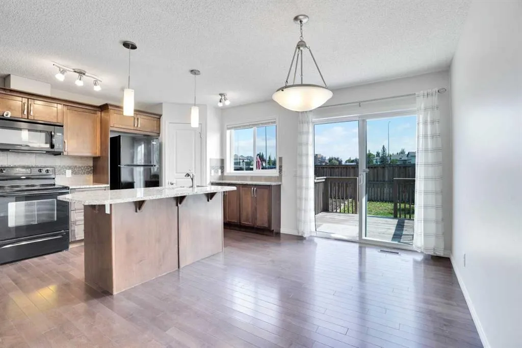 221 Elgin Meadows Park SE