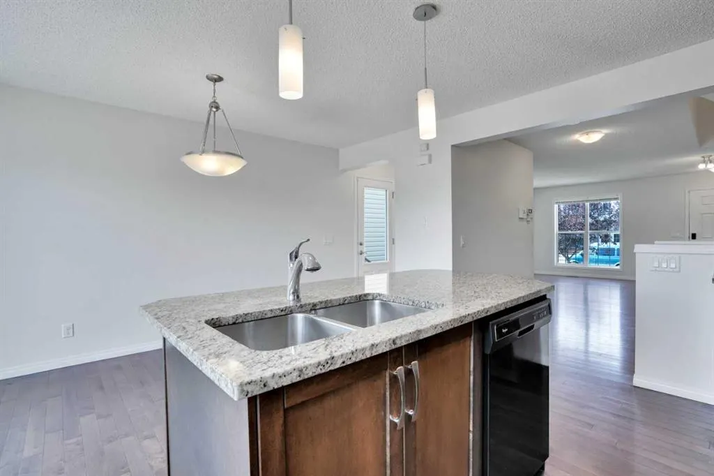 221 Elgin Meadows Park SE